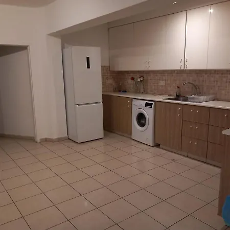 ευρύχωρο ημιυπόγειο διαμέρισμα * Strovolos