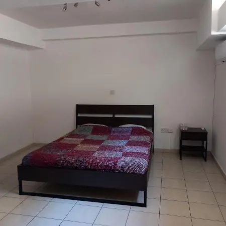 ευρύχωρο ημιυπόγειο διαμέρισμα Apartamento *